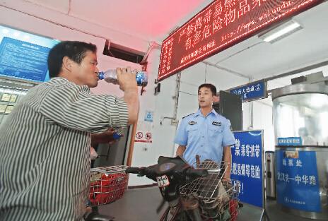 武漢關(guān)和中華路碼頭安檢門啟用[圖]