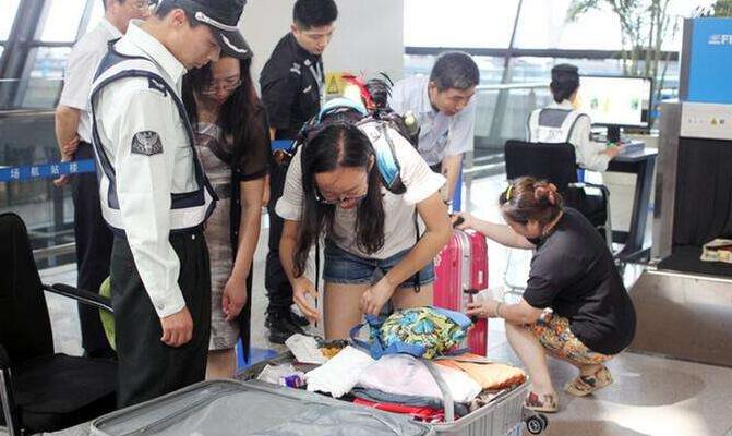 白云機(jī)場金屬探測安檢門通道發(fā)現(xiàn)活倉鼠敲響警報[圖]