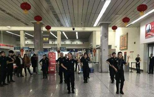 金屬探測安檢門廠家：烏機場安檢總站落實優化管理！