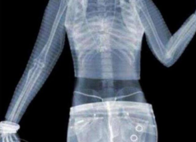 金屬探測門廠家：女生過安檢時(shí)，真的會(huì)被看到“隱私部位”嗎？