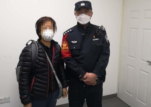安檢門檢測(cè)粗心 女士物品遺落火車