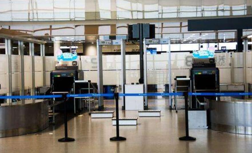 大慶機(jī)場安檢門通道探測查獲配刀助安全[圖]