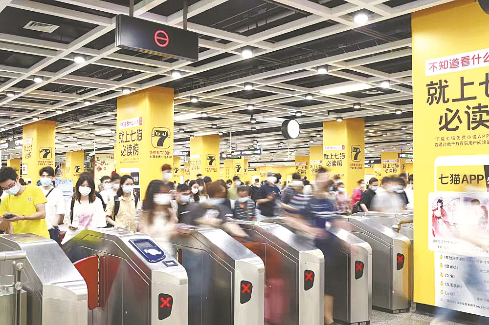 地鐵安檢方案及需要哪些設(shè)備？安檢機加金屬探測安檢門模式